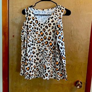 Peek a boo shoulder shirt